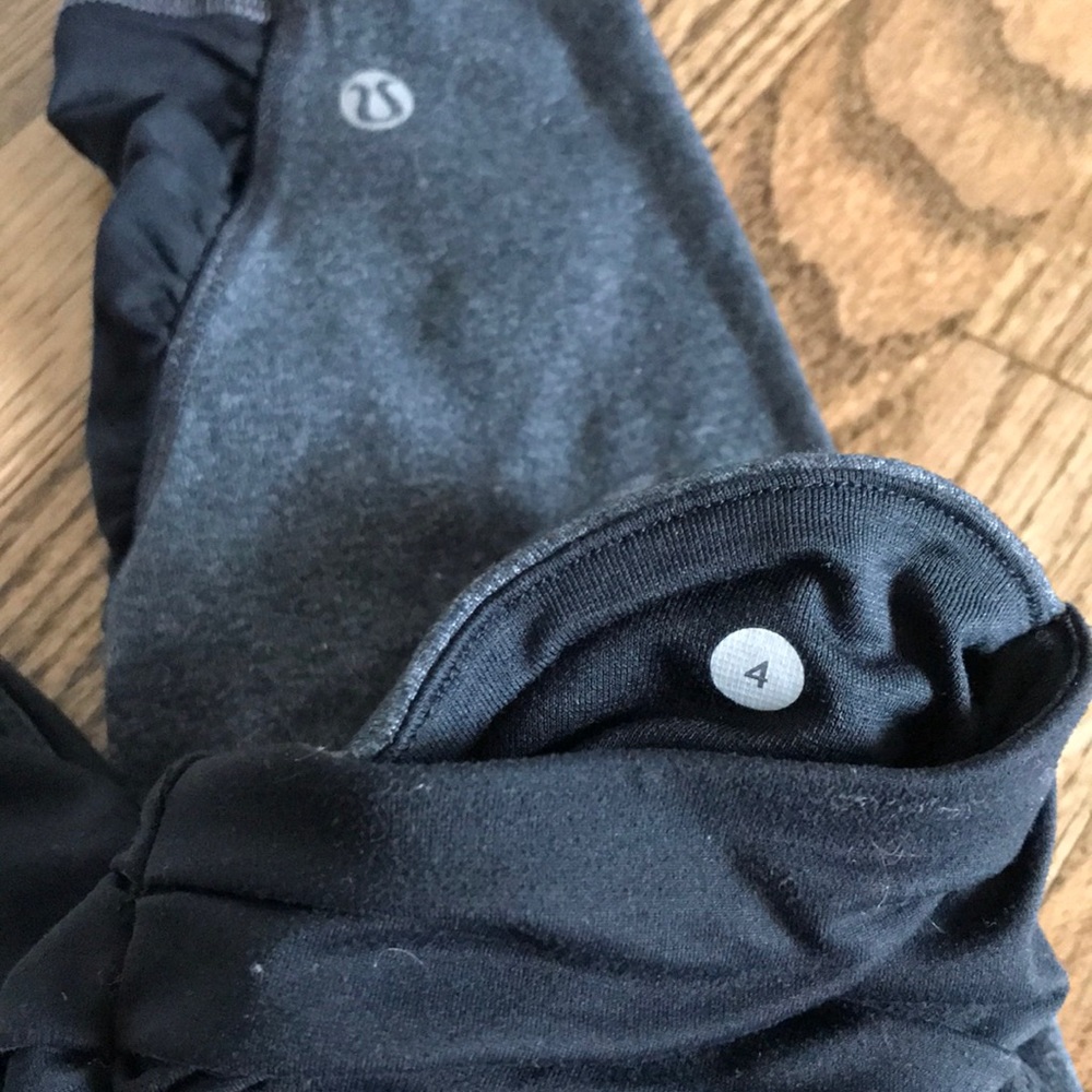 Lululemon ruched grey & black capris size 4 - Picture 5 of 6